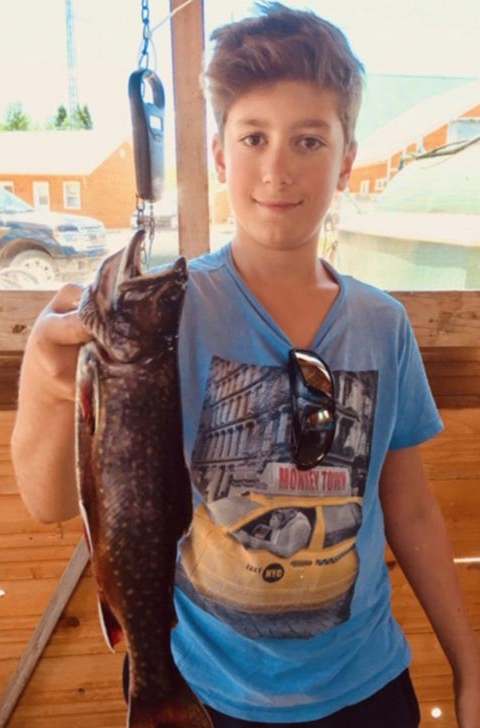 Pêche en famille à la pourvoirie chez Club Notawissi, Laurentides, Québec