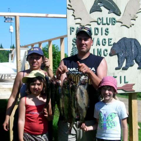 Fishing Brook trout at Club Paradis Sauvage, Côte-Nord, Quebec — photo 2