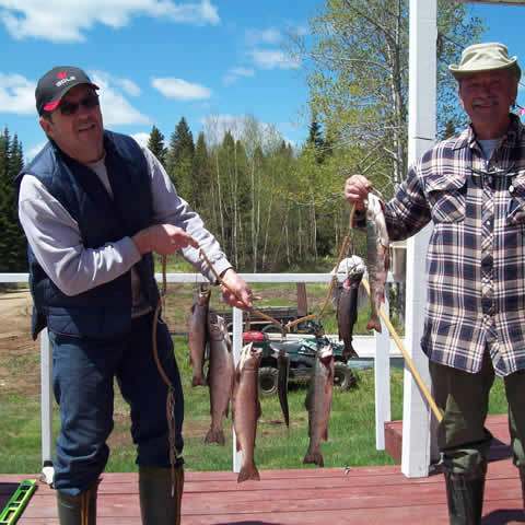 Fishing Brook trout at Club Paradis Sauvage, Côte-Nord, Quebec — photo 4