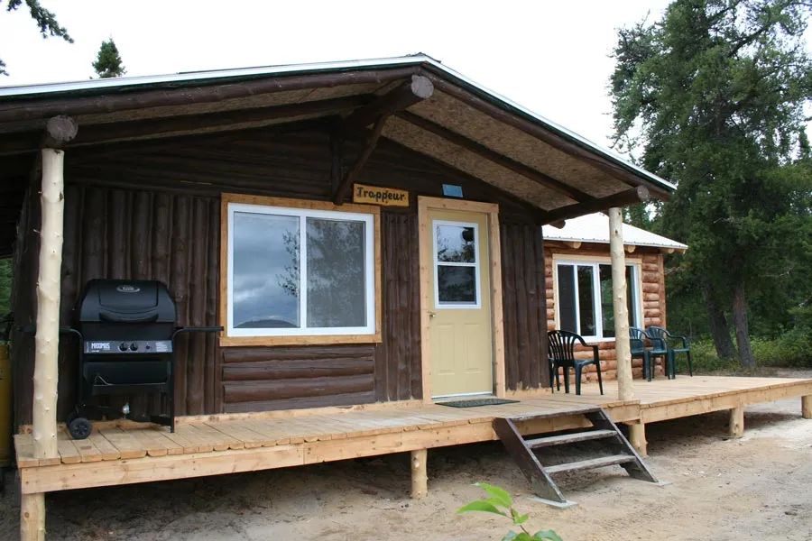 LE TRAPPEUR CABIN – LE TRAPPEUR CABIN