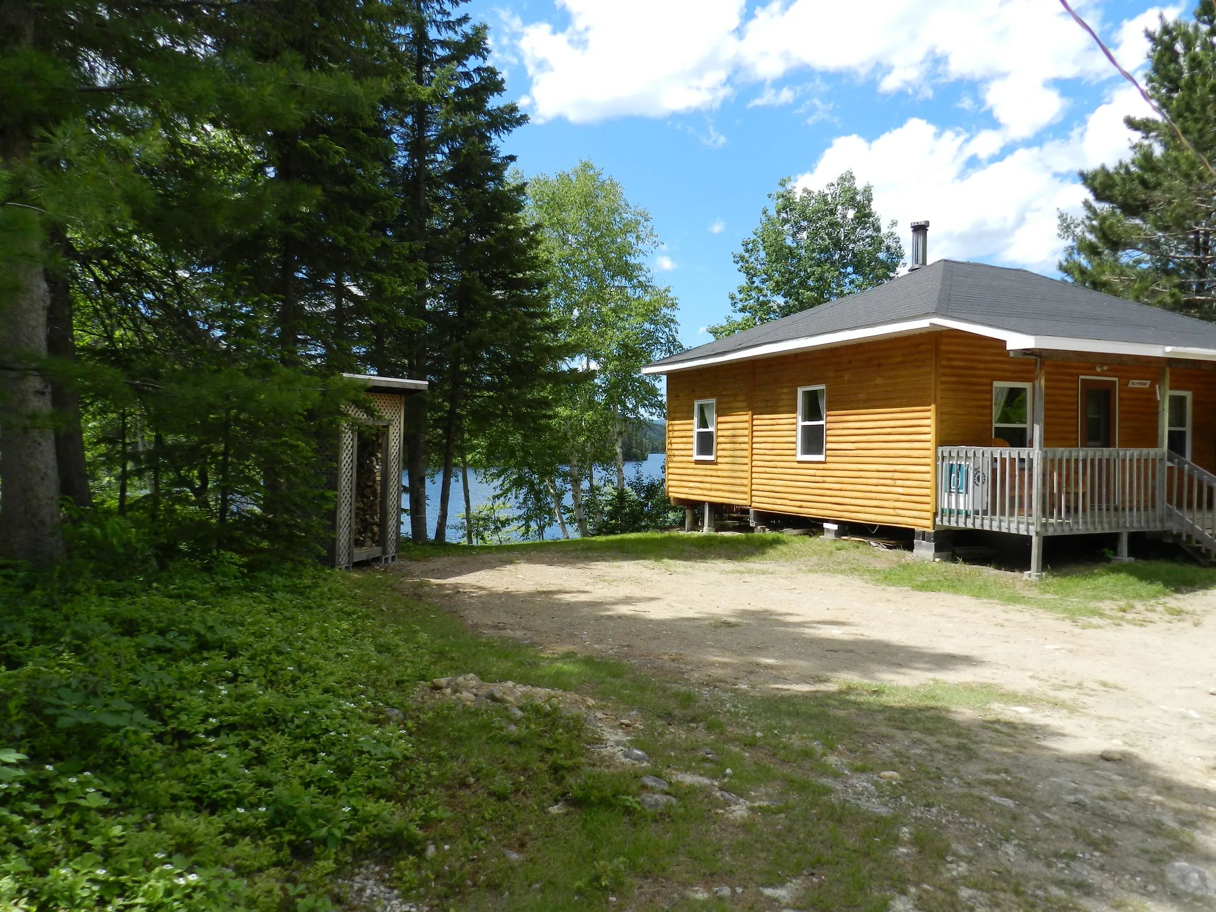 Chalet Raymond — Domaine Chasse et Pêche Gaudias Foster – Domaine Chasse et Pêche Gaudias Foster