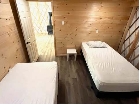Yurt Blue Jay – Bryson Lake Lodge