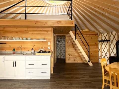 Yurt Blue Jay – Bryson Lake Lodge