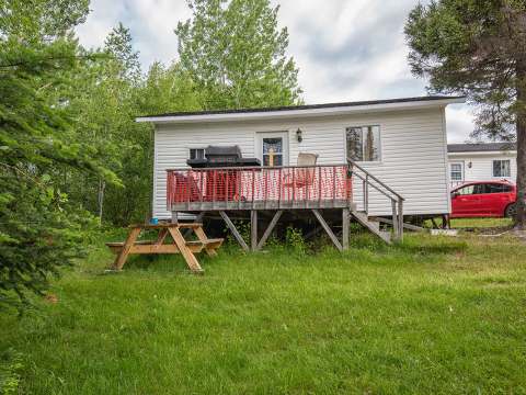 BROCHET CHALET – Domaine du Lac Parent