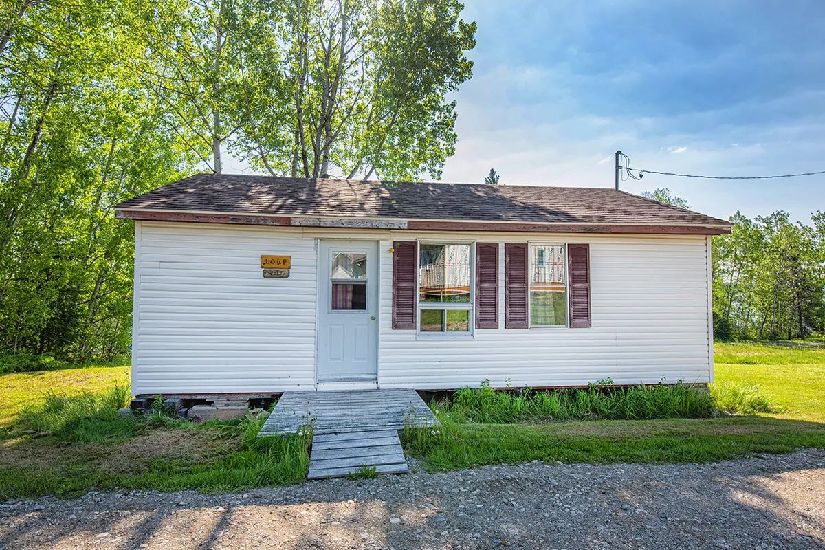 LOUP CABIN – Domaine du Lac Parent
