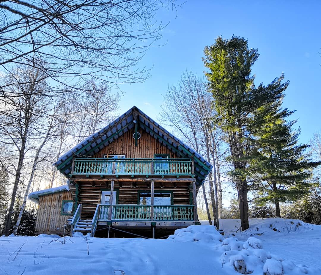 Chalet en bois rond — Domaine la Vallee des Rosiers - Escapade Huskimo – Domaine la Vallee des Rosiers - Escapade Huskimo