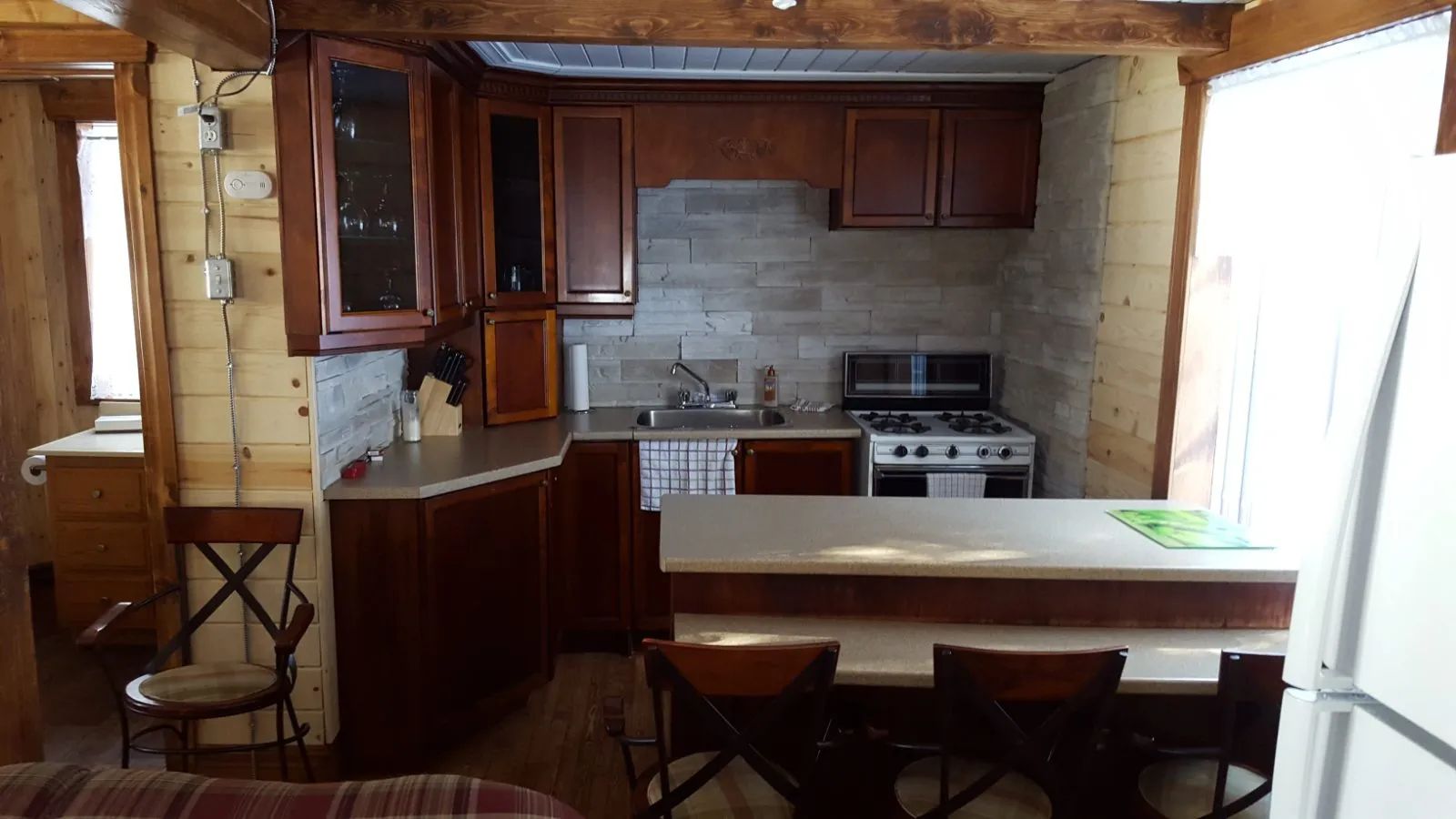 CABIN 4 - LE PIC MACULÉ — Domaine le Pic-Bois – Domaine le Pic-Bois