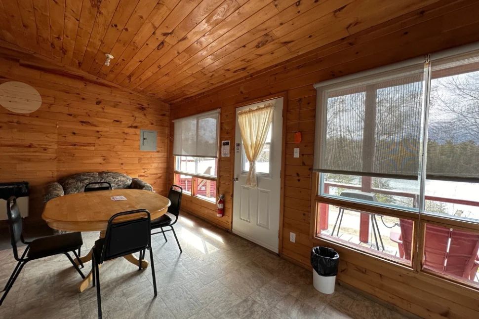 CHALET 10 – Pourvoirie Dorval Lodge