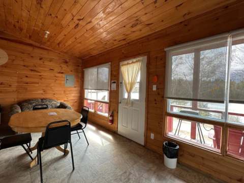 CHALET 10 – Pourvoirie Dorval Lodge