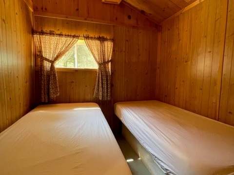 COTTAGE 2 – Pourvoirie Dorval Lodge