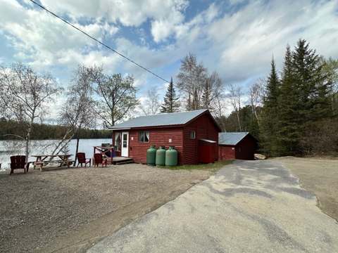 CHALET 31 – Pourvoirie Dorval Lodge