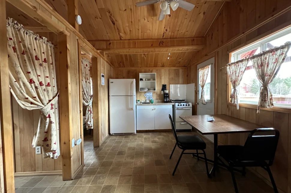 CABIN 4 – Pourvoirie Dorval Lodge