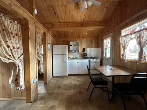 CABIN 4 – Pourvoirie Dorval Lodge