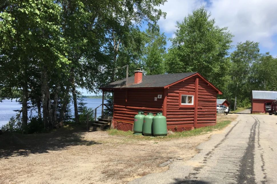 CHALET 6 – Pourvoirie Dorval Lodge