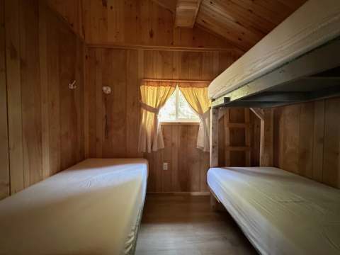 CABIN 8 – Pourvoirie Dorval Lodge