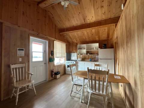 CABIN 8 – Pourvoirie Dorval Lodge