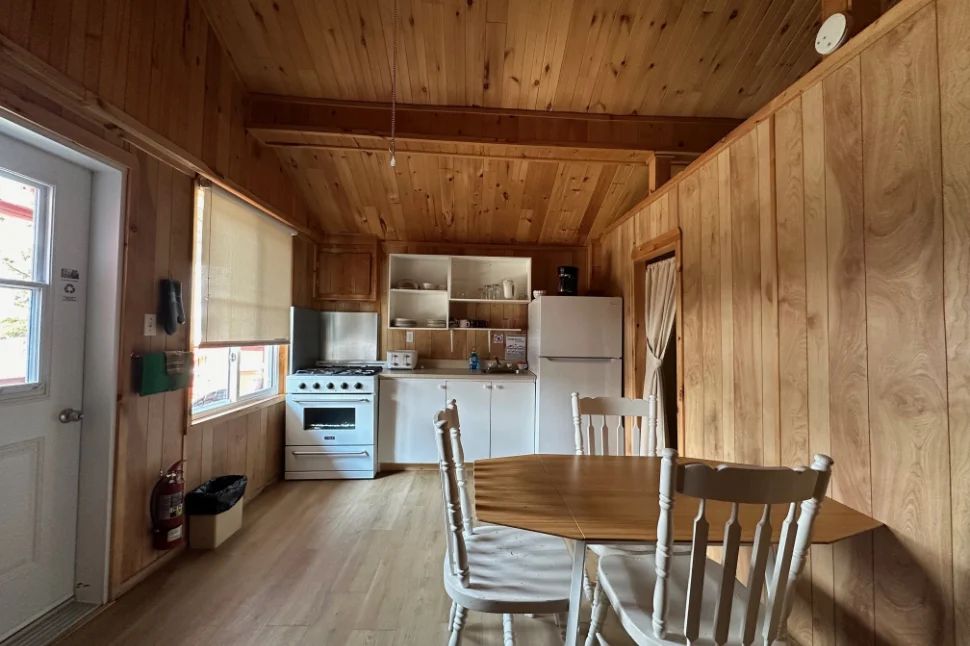 CABIN 8 – Pourvoirie Dorval Lodge