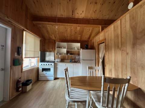 CABIN 8 – Pourvoirie Dorval Lodge
