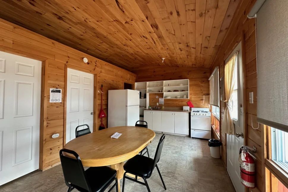 CHALET 9 – Pourvoirie Dorval Lodge