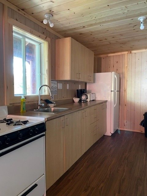 LOG CABIN – Pourvoirie Dorval Lodge