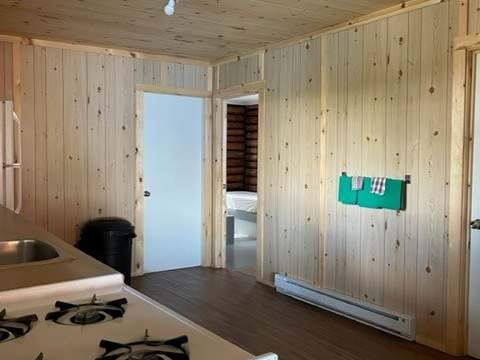 LOG CABIN – Pourvoirie Dorval Lodge