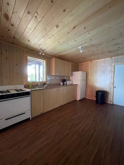 LOG CABIN – Pourvoirie Dorval Lodge