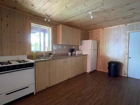 LOG CABIN – Pourvoirie Dorval Lodge