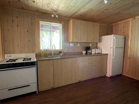 LOG CABIN – Pourvoirie Dorval Lodge