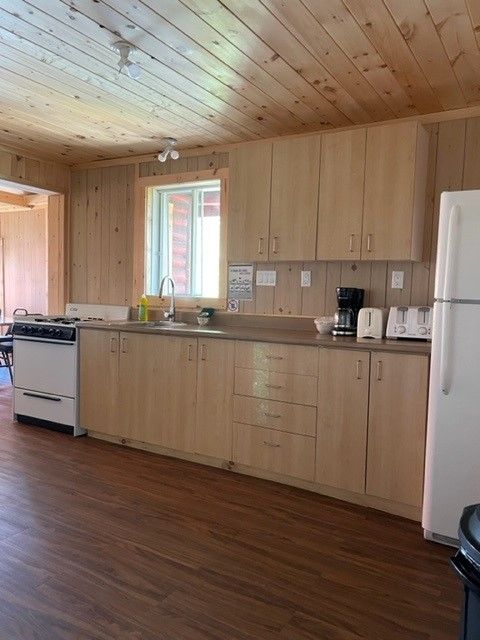 LOG CABIN – Pourvoirie Dorval Lodge
