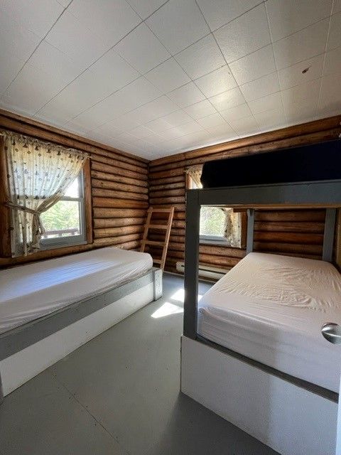 LOG CABIN – Pourvoirie Dorval Lodge