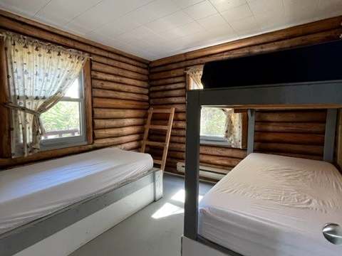 LOG CABIN – Pourvoirie Dorval Lodge