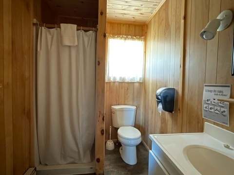 LOG CABIN – Pourvoirie Dorval Lodge