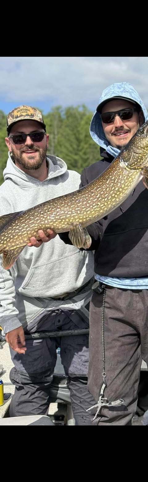 Fishing Northern pike at Pourvoirie Dorval Lodge, Abitibi-Témiscamingue, Quebec — photo 3