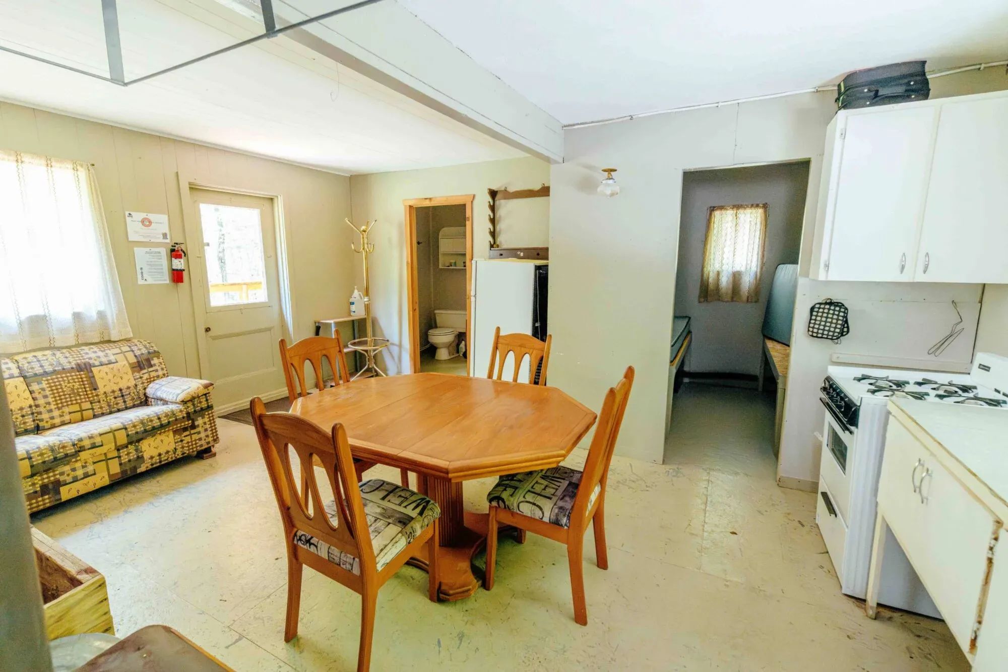 The open area includes a dining room, a functional kitchen, and a comfortable living room.