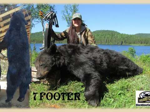 Hunter with an exceptional black bear at Grand Chelem Aventure, Abitibi-Témiscamingue, Quebec
