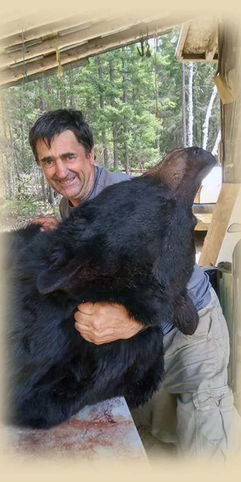 Successful black bear hunt at Grand Chelem Aventure, Abitibi-Témiscamingue, Quebec