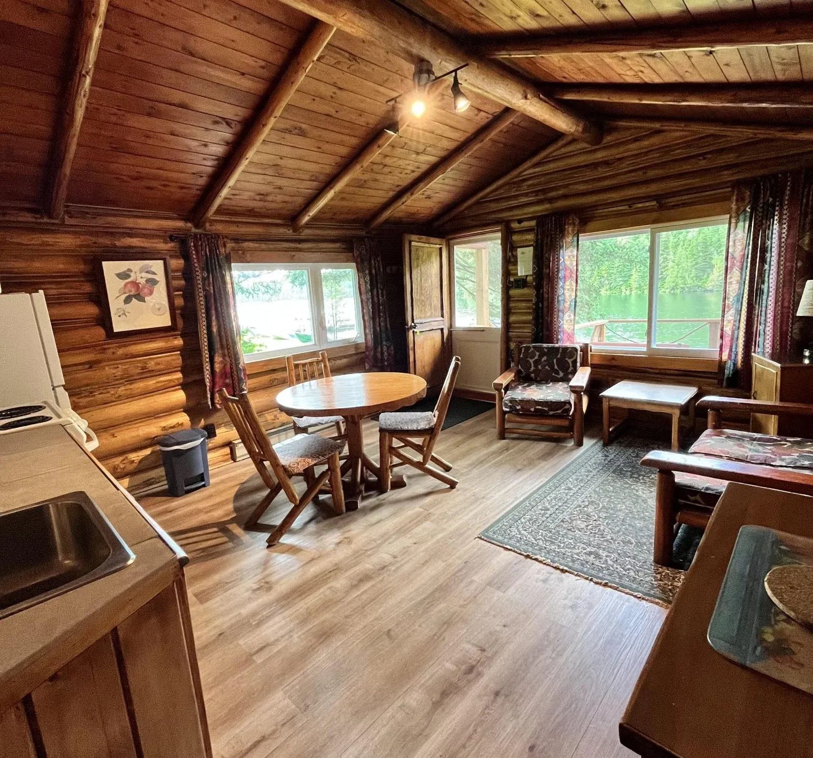 Les Trappeurs Cabin — Kanamouche – Kanamouche