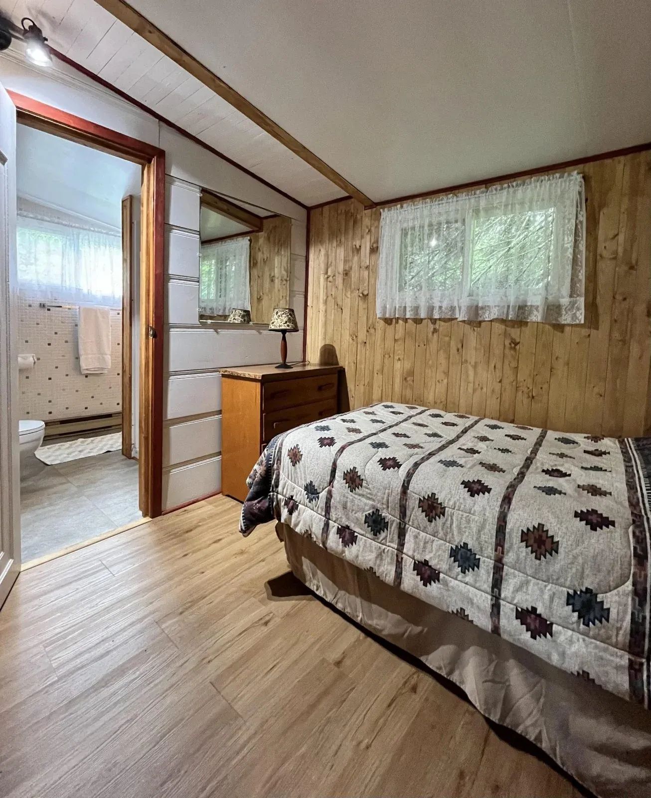 Les Trappeurs Cabin — Kanamouche – Kanamouche