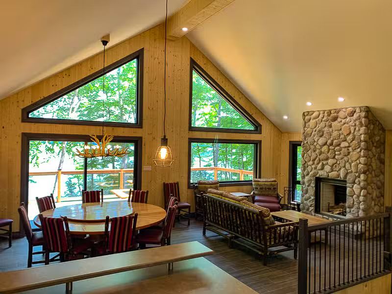 CHALET BAIE NOIRE – Kenauk Nature