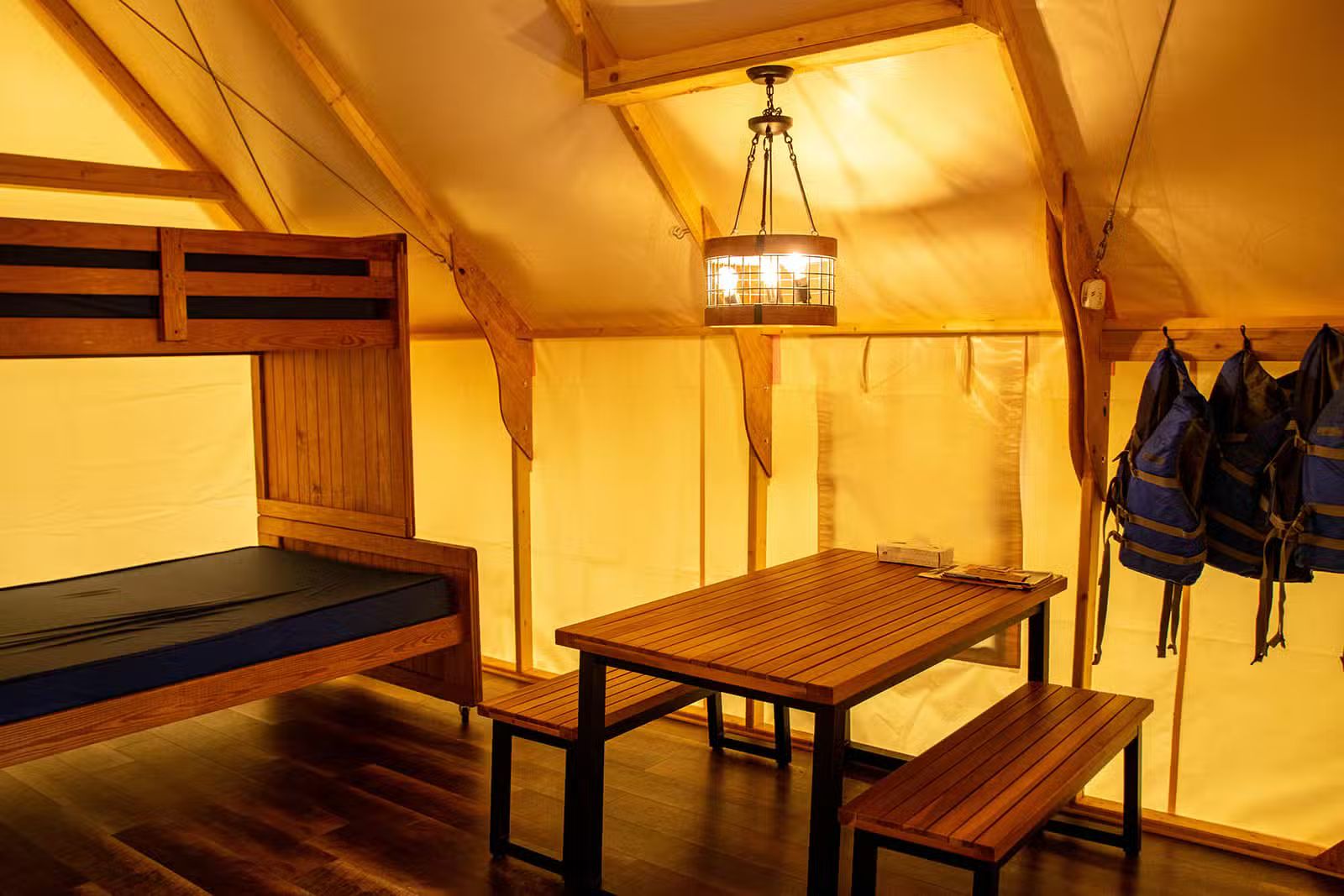 CHALET COYOTTE — Kenauk Nature – Kenauk Nature