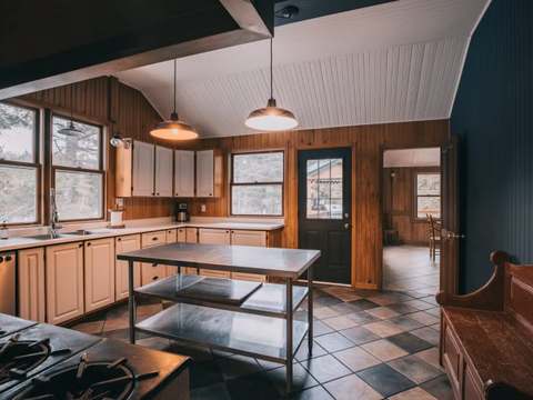 DES PINS CABIN – Kenauk Nature