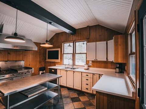 DES PINS CABIN – Kenauk Nature