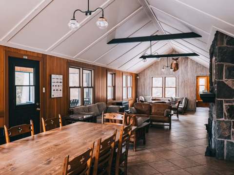 DES PINS CABIN – Kenauk Nature