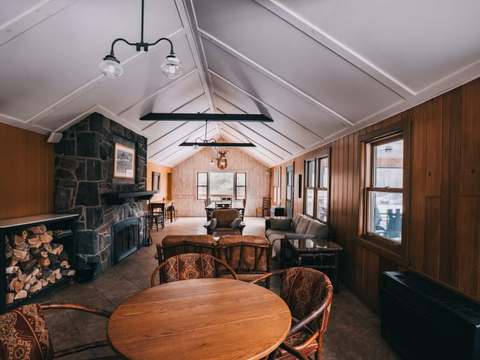 DES PINS CABIN – Kenauk Nature