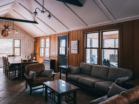 DES PINS CABIN – Kenauk Nature