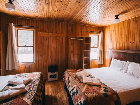 DES PINS CABIN – Kenauk Nature