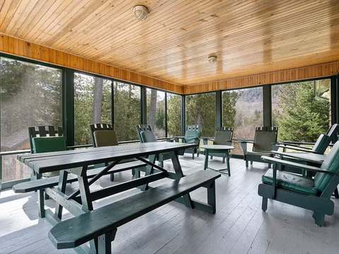 DES PINS CABIN – Kenauk Nature
