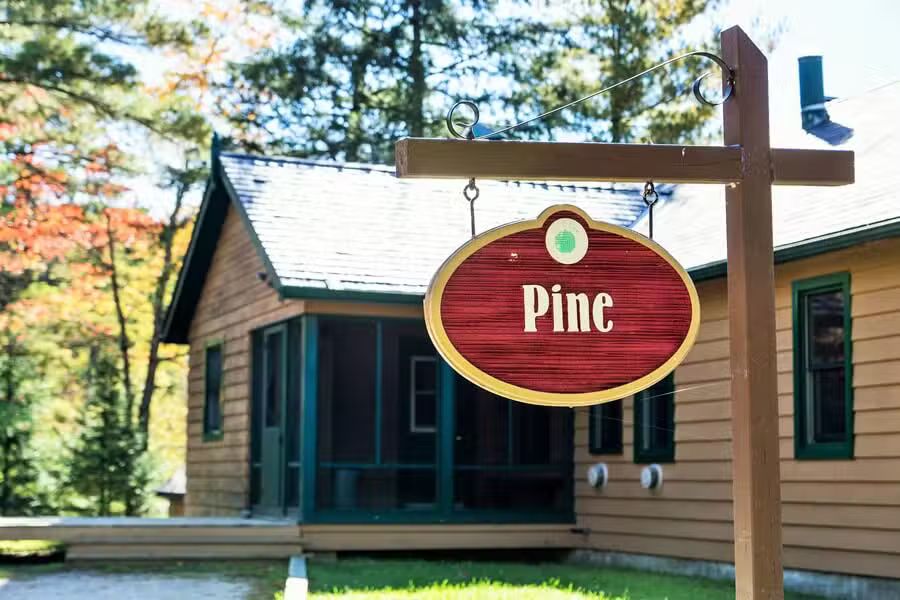 DES PINS CABIN – Kenauk Nature