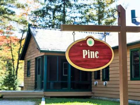 DES PINS CABIN – Kenauk Nature