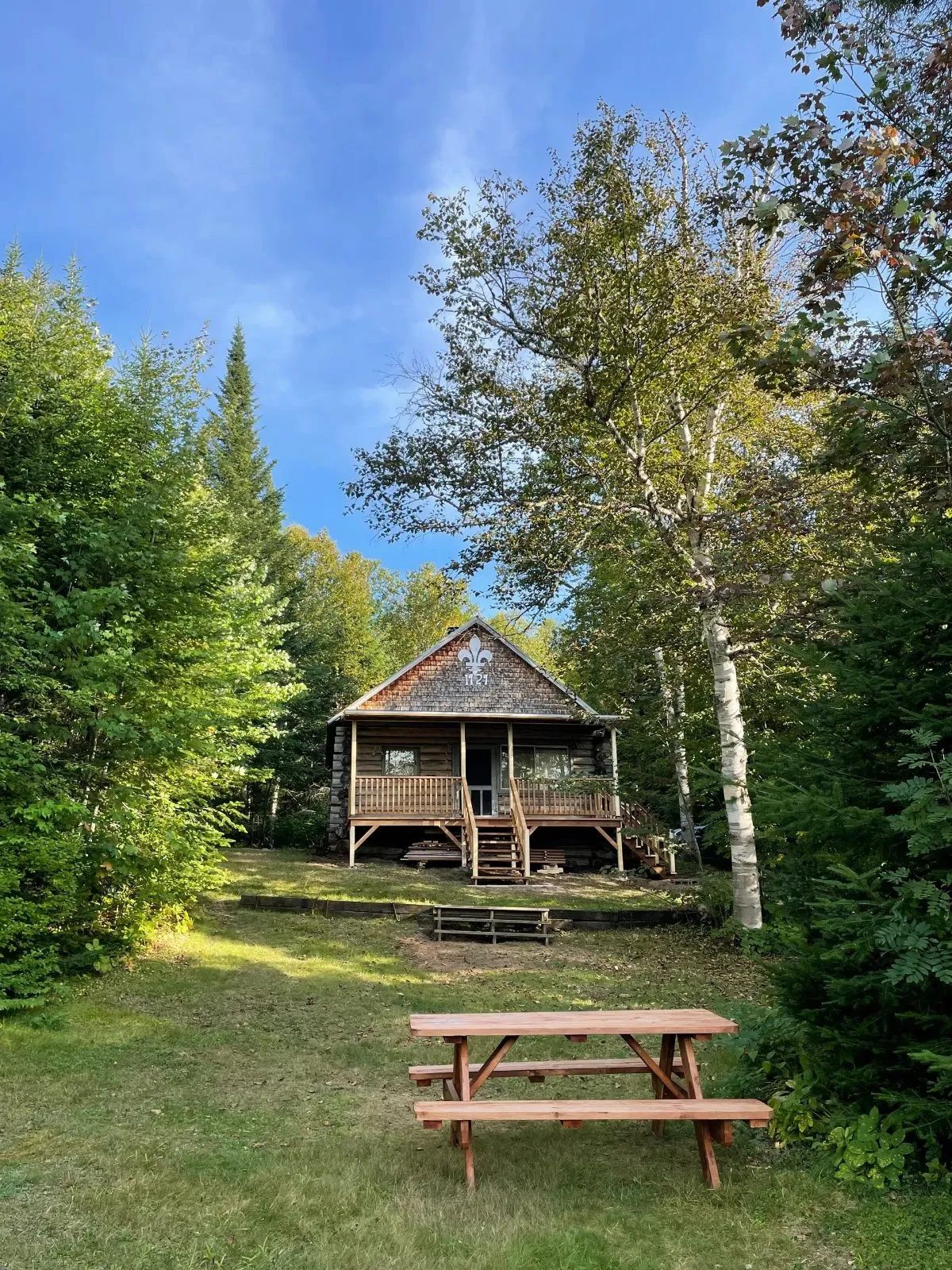 Round-log cabin — L'Association des Amis de la Forêt du Lac Anais – L'Association des Amis de la Forêt du Lac Anais